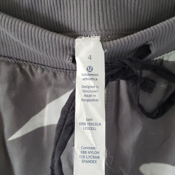 Lululemon pants silk size 4 - Picture 3 of 6